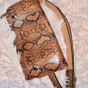 Womens snakeskin print belt bag!